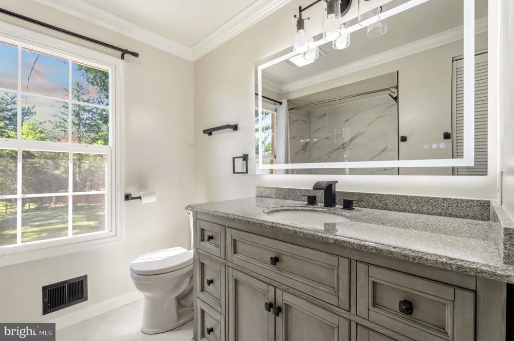 8701 LOCHAVEN DRIVE Gaithersburg, MD 20882
