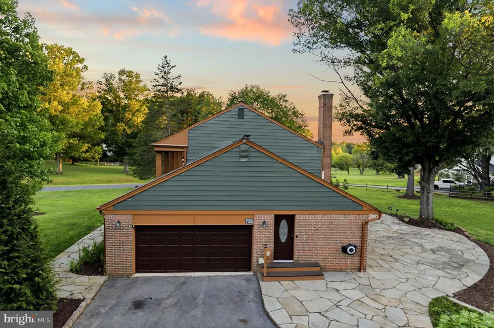 8701 LOCHAVEN DRIVE Gaithersburg, MD 20882