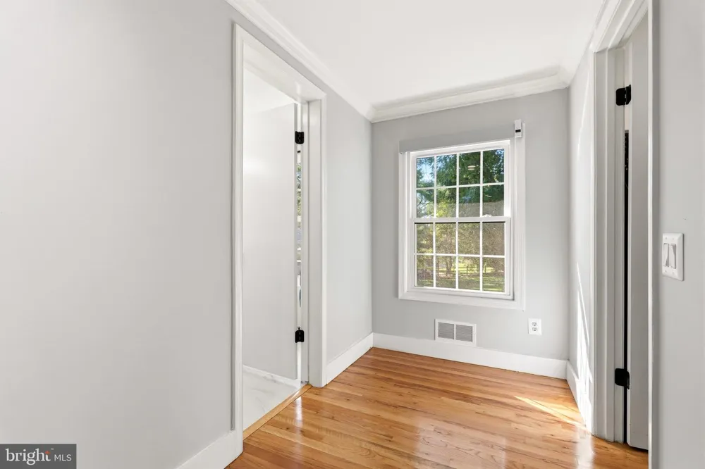 8701 LOCHAVEN DRIVE Gaithersburg, MD 20882