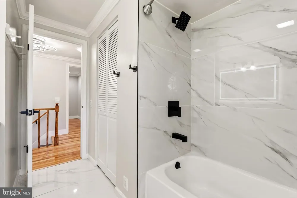 8701 LOCHAVEN DRIVE Gaithersburg, MD 20882