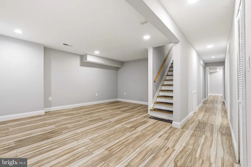 8701 LOCHAVEN DRIVE Gaithersburg, MD 20882