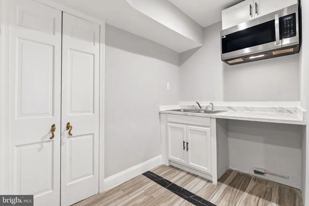 8701 LOCHAVEN DRIVE Gaithersburg, MD 20882