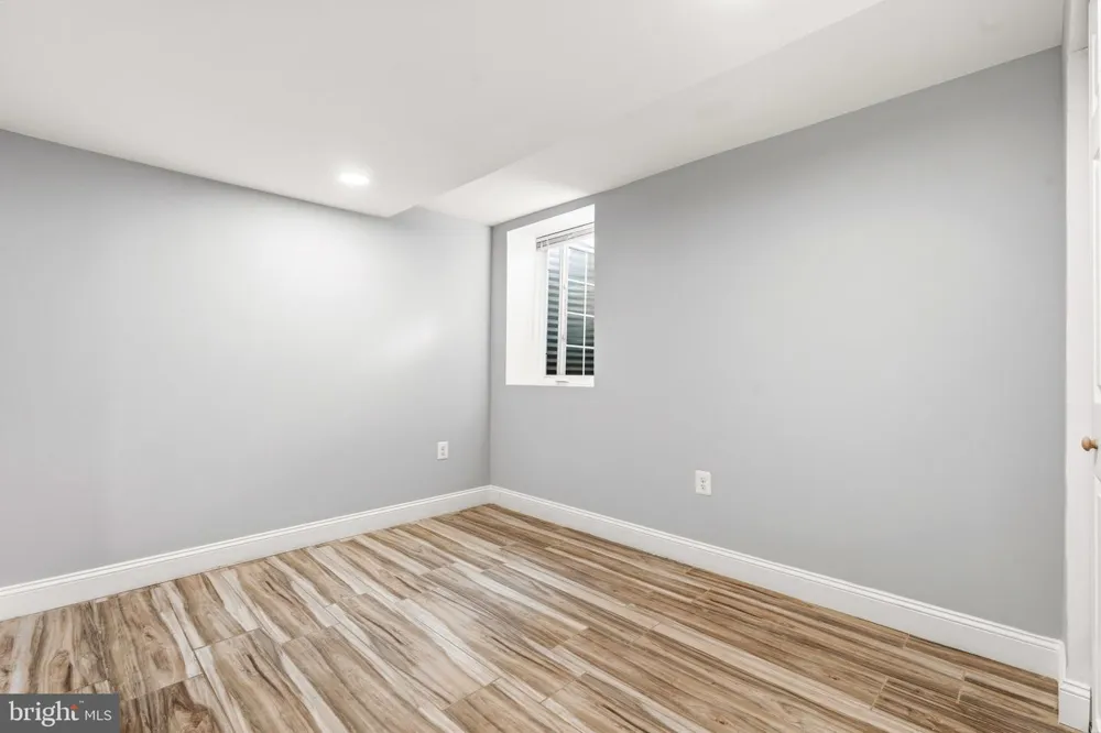 8701 LOCHAVEN DRIVE Gaithersburg, MD 20882