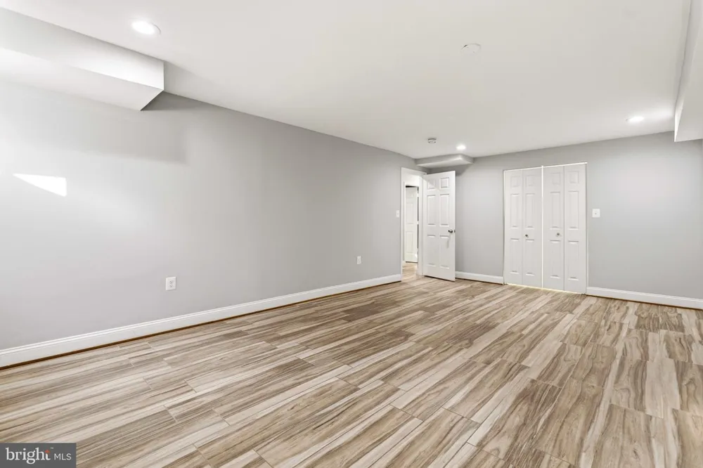 8701 LOCHAVEN DRIVE Gaithersburg, MD 20882