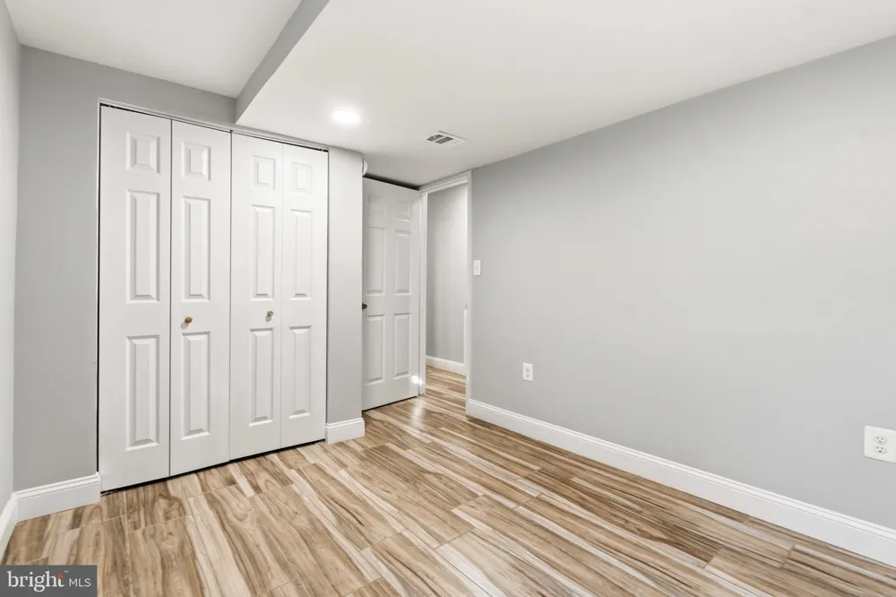 8701 LOCHAVEN DRIVE Gaithersburg, MD 20882