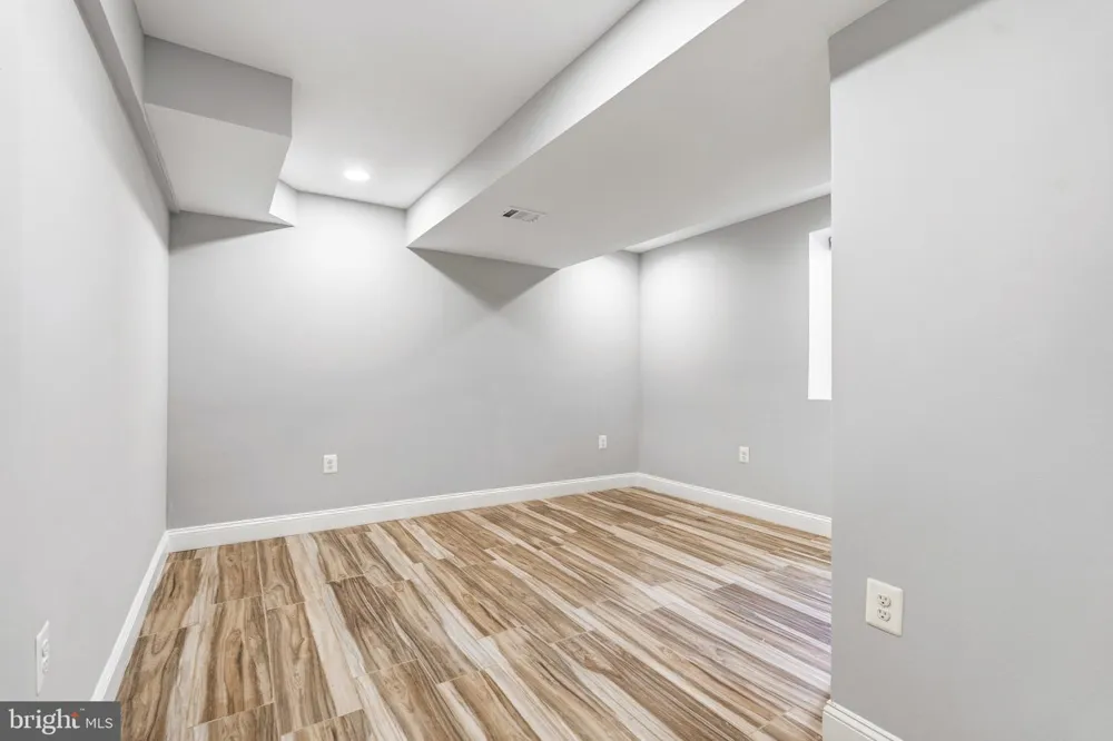 8701 LOCHAVEN DRIVE Gaithersburg, MD 20882