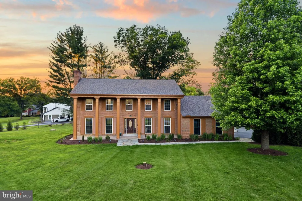 8701 LOCHAVEN DRIVE Gaithersburg, MD 20882
