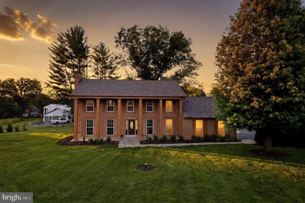 8701 LOCHAVEN DRIVE Gaithersburg, MD 20882