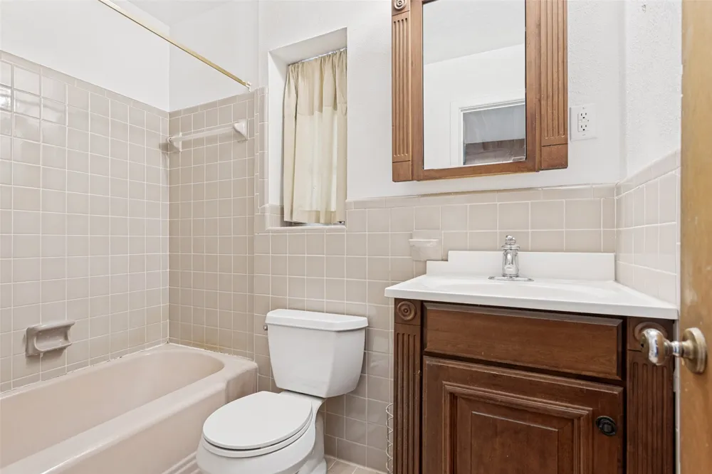 422 W Daugherty Drive Garland, TX 75041