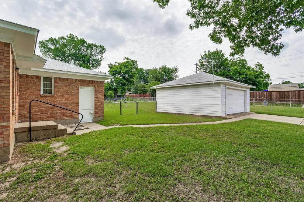 422 W Daugherty Drive Garland, TX 75041