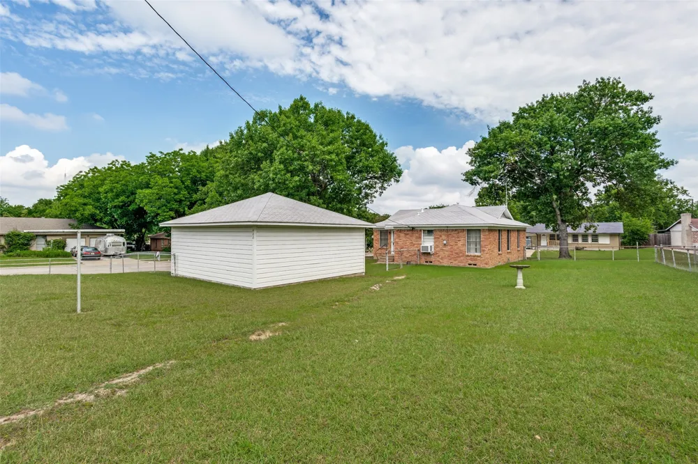 422 W Daugherty Drive Garland, TX 75041