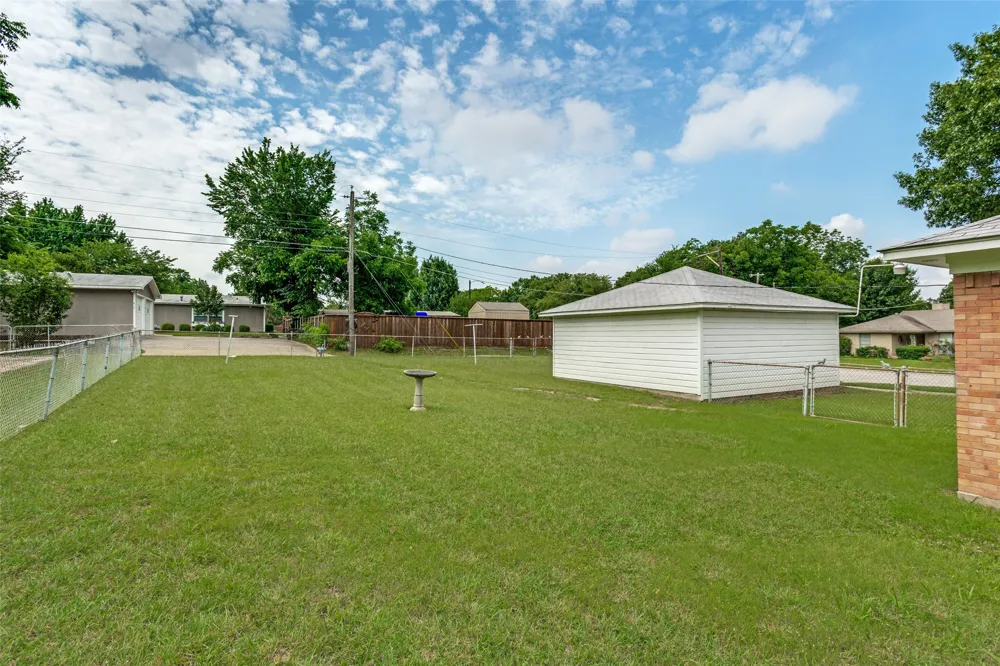 422 W Daugherty Drive Garland, TX 75041