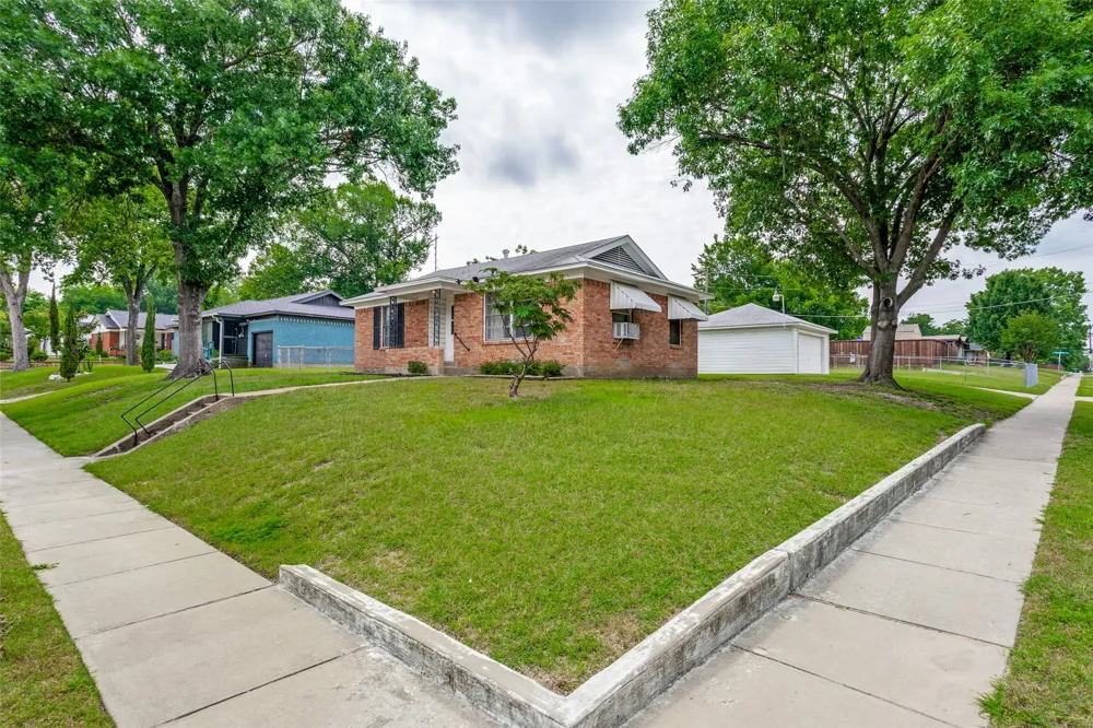 422 W Daugherty Drive Garland, TX 75041
