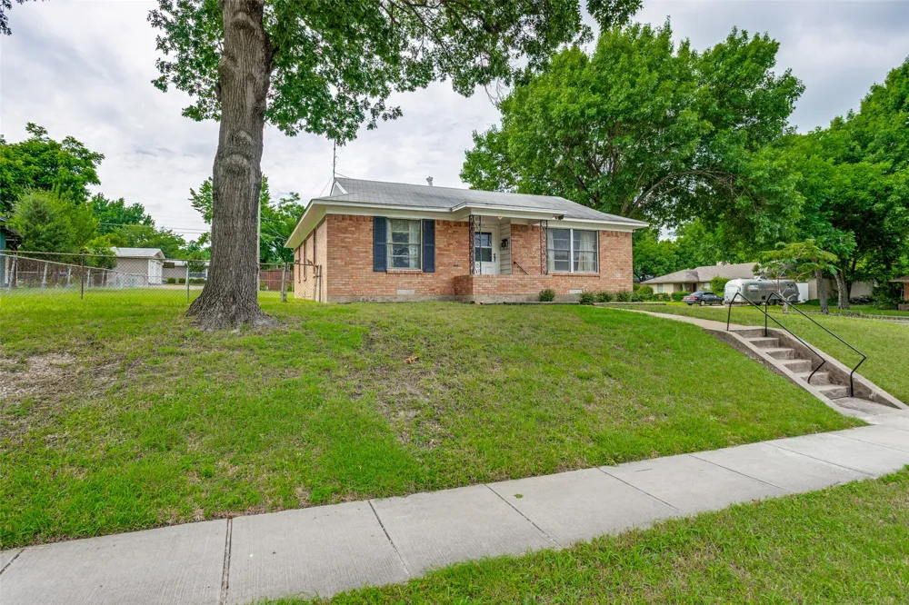 422 W Daugherty Drive Garland, TX 75041