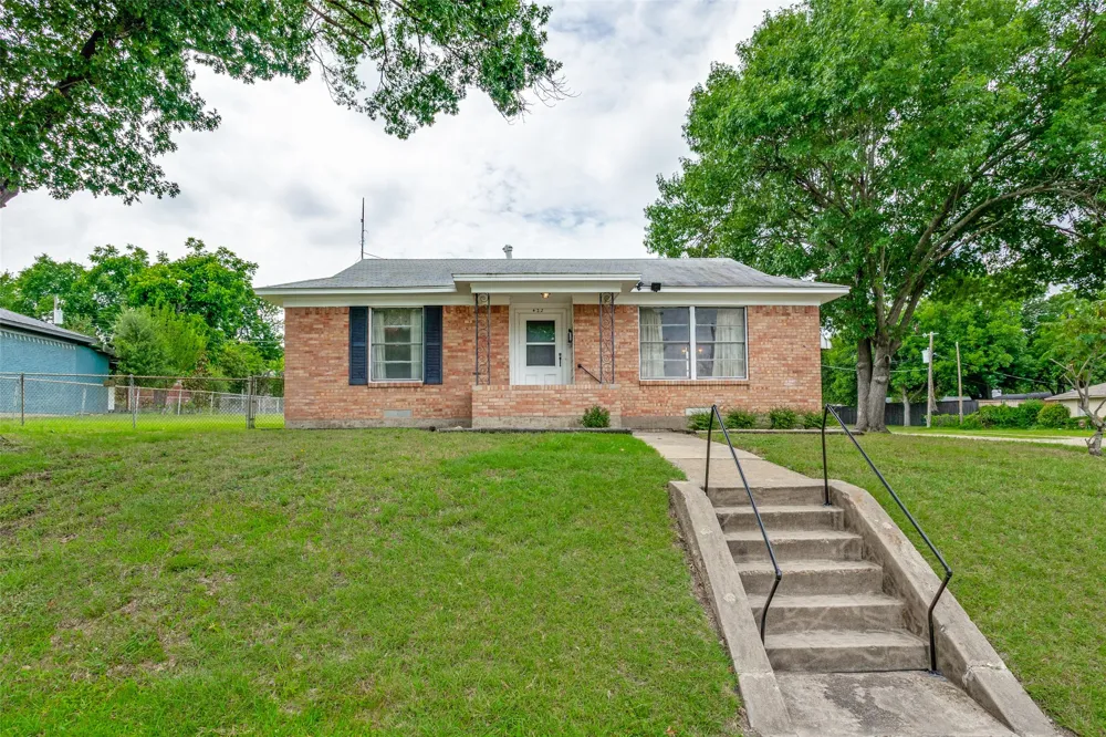 422 W Daugherty Drive