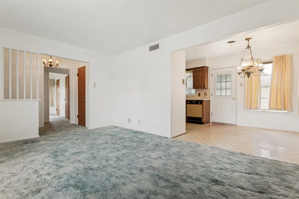 422 W Daugherty Drive Garland, TX 75041