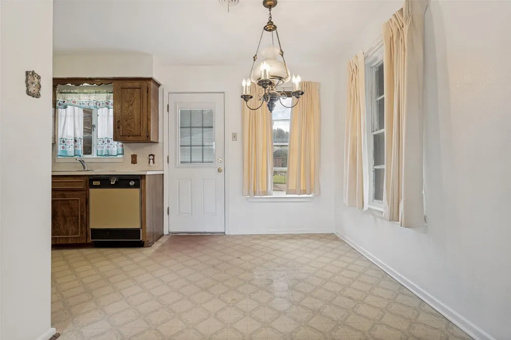 422 W Daugherty Drive Garland, TX 75041