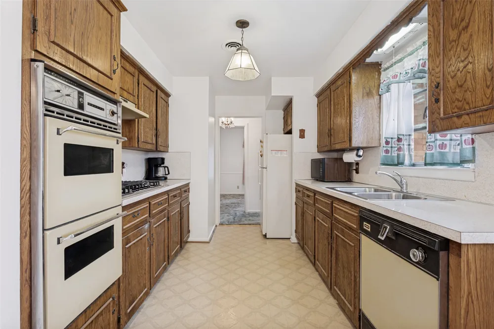 422 W Daugherty Drive Garland, TX 75041