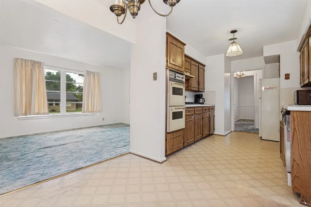 422 W Daugherty Drive Garland, TX 75041