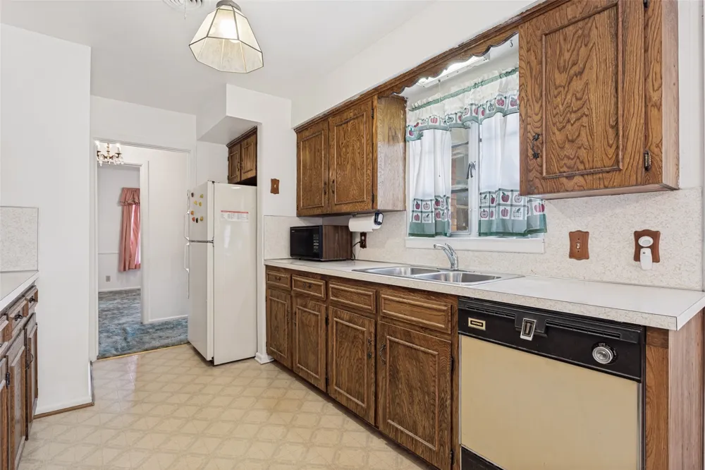 422 W Daugherty Drive Garland, TX 75041