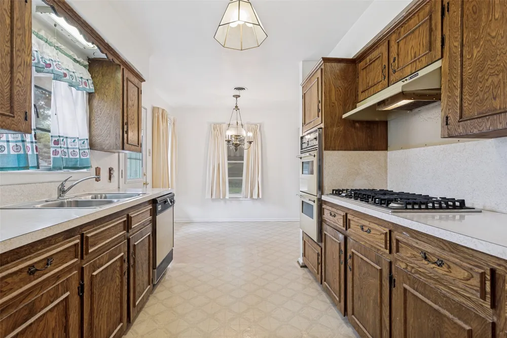 422 W Daugherty Drive Garland, TX 75041