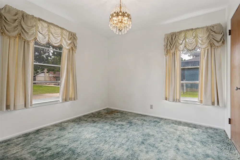 422 W Daugherty Drive Garland, TX 75041