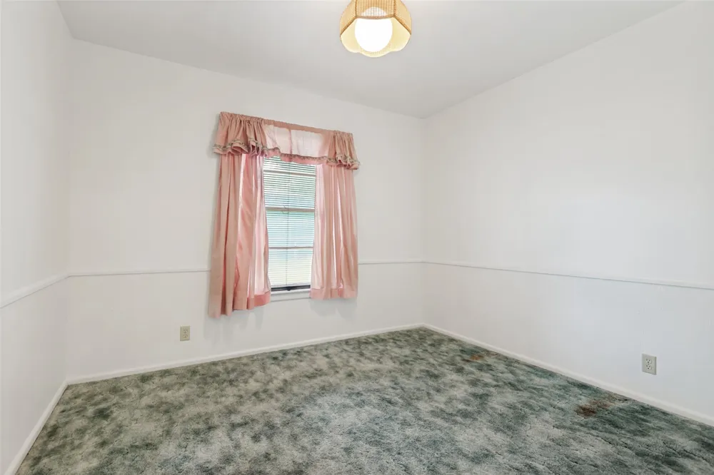 422 W Daugherty Drive Garland, TX 75041