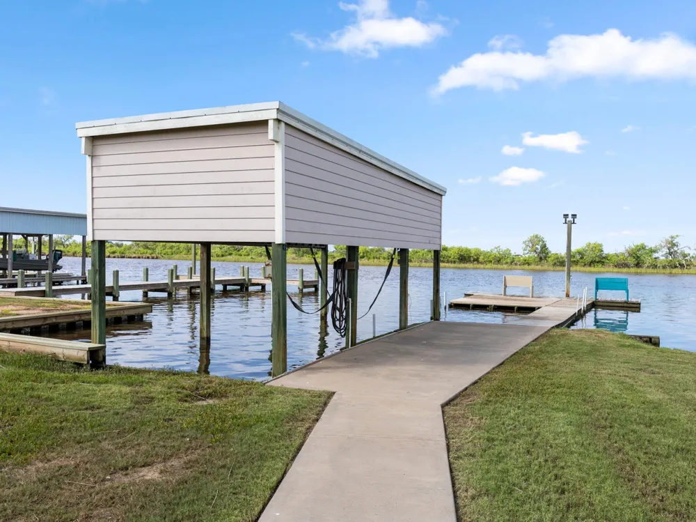 124 Seagull Sargent, TX 77414