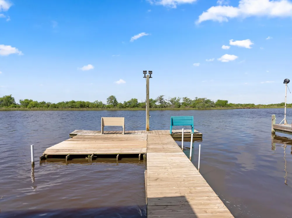 124 Seagull Sargent, TX 77414