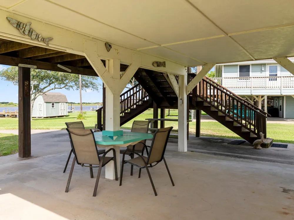124 Seagull Sargent, TX 77414