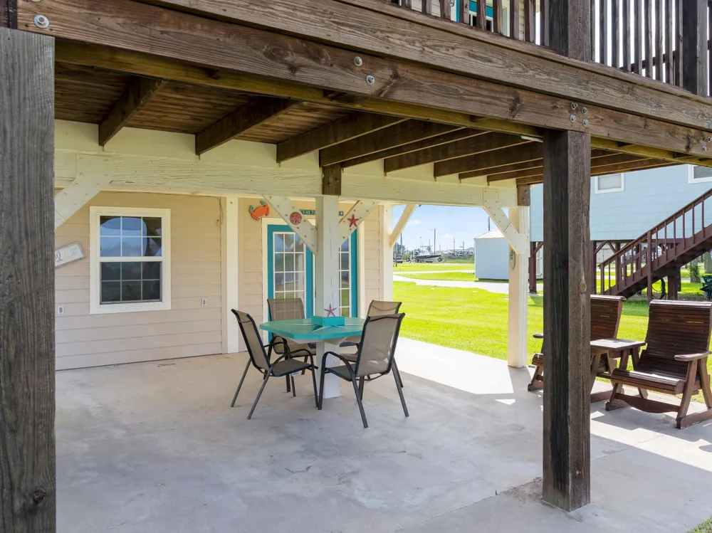 124 Seagull Sargent, TX 77414