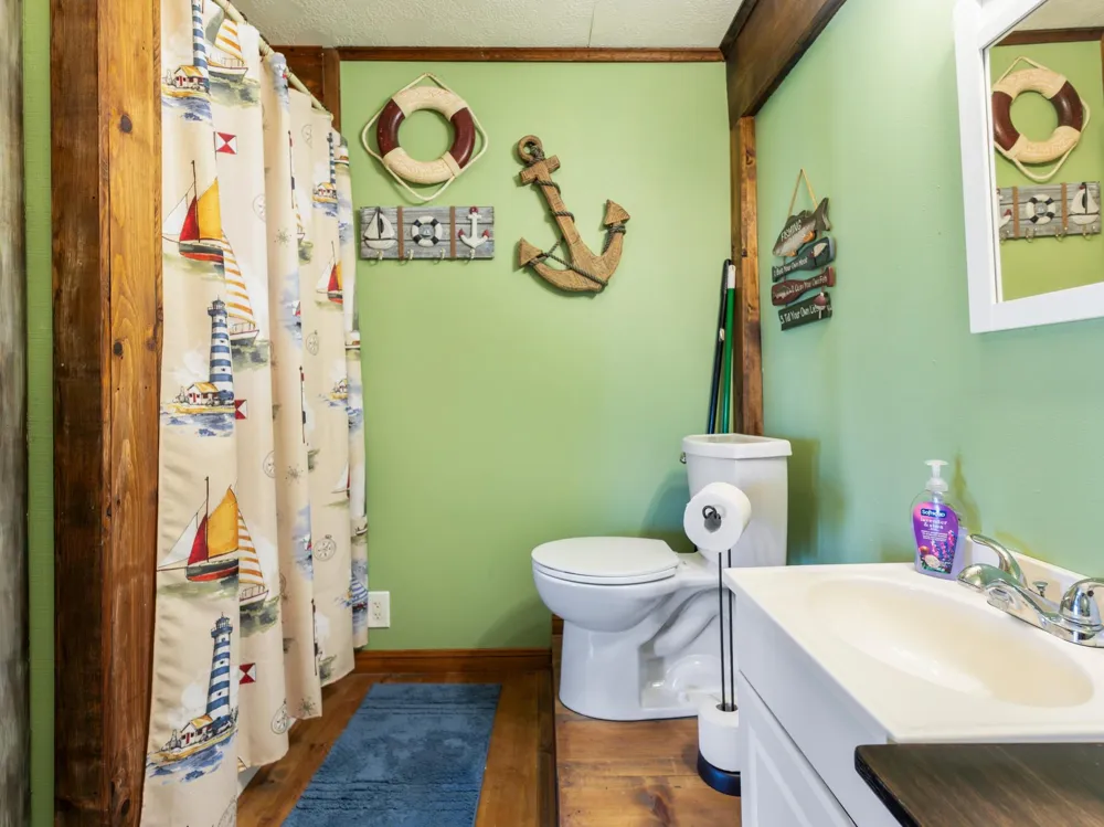 124 Seagull Sargent, TX 77414