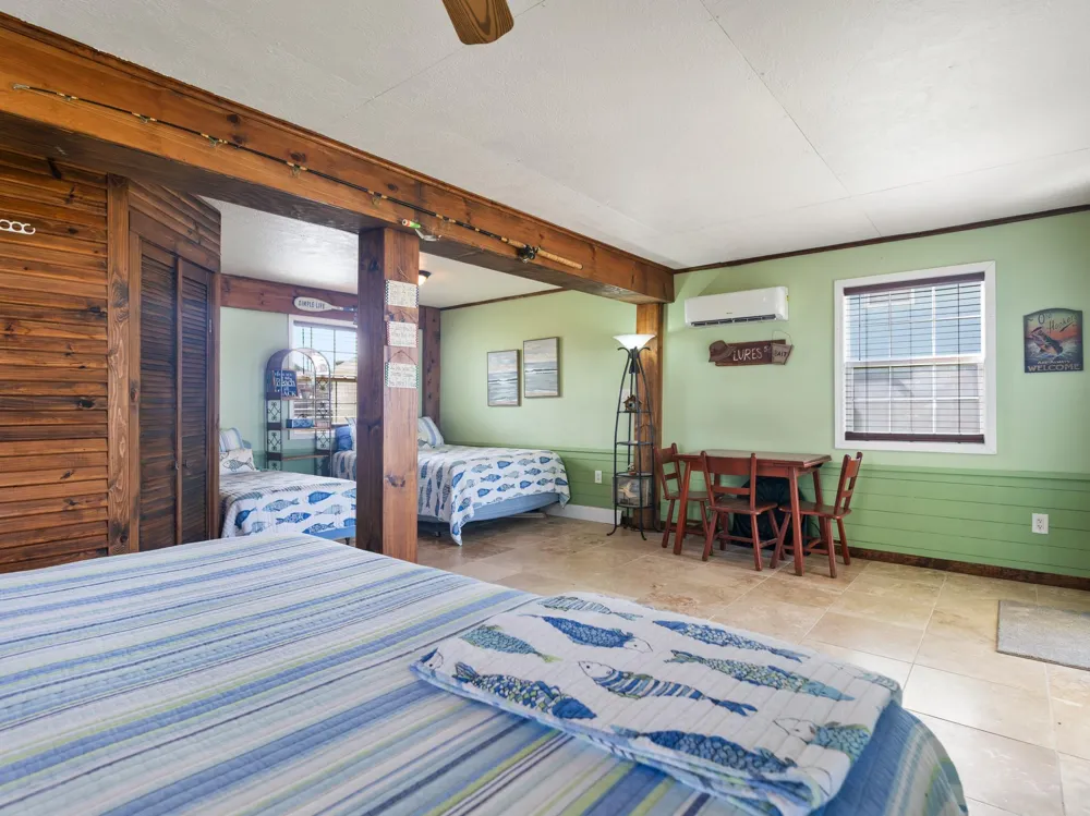 124 Seagull Sargent, TX 77414