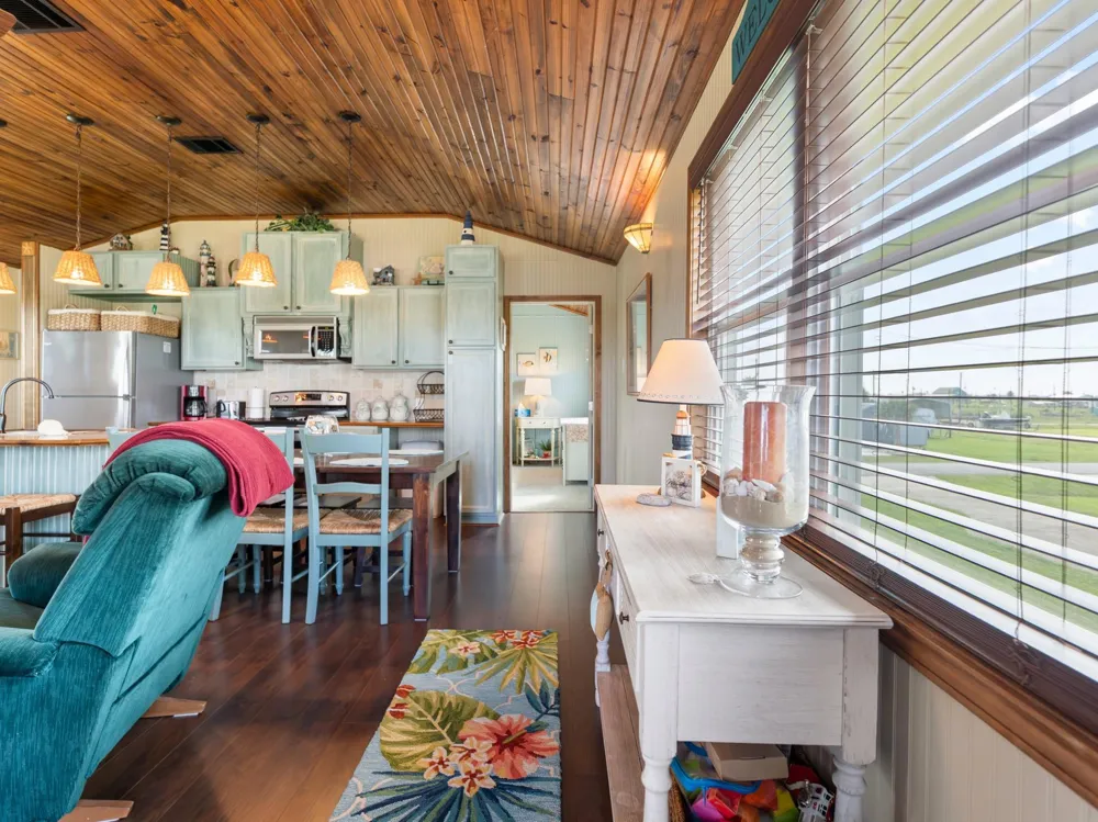 124 Seagull Sargent, TX 77414