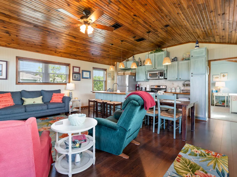 124 Seagull Sargent, TX 77414