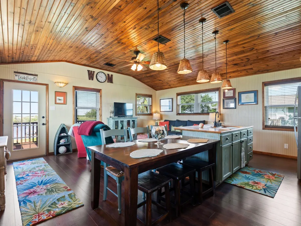 124 Seagull Sargent, TX 77414