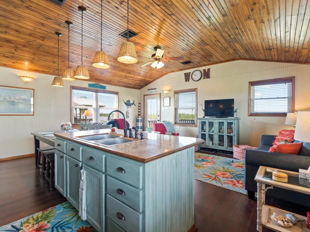 124 Seagull Sargent, TX 77414