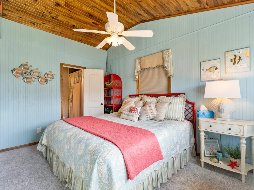 124 Seagull Sargent, TX 77414