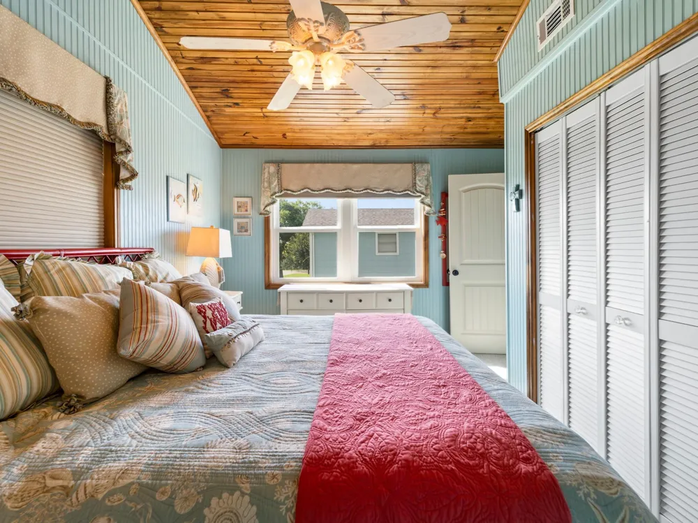 124 Seagull Sargent, TX 77414