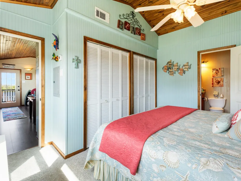 124 Seagull Sargent, TX 77414
