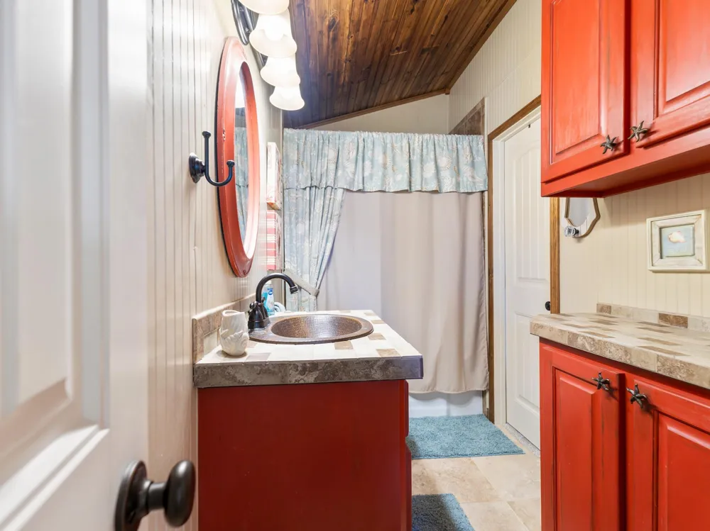124 Seagull Sargent, TX 77414