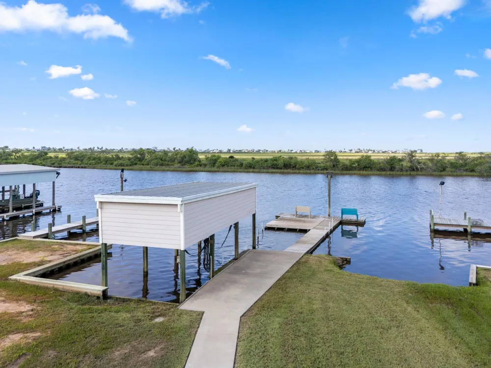 124 Seagull Sargent, TX 77414