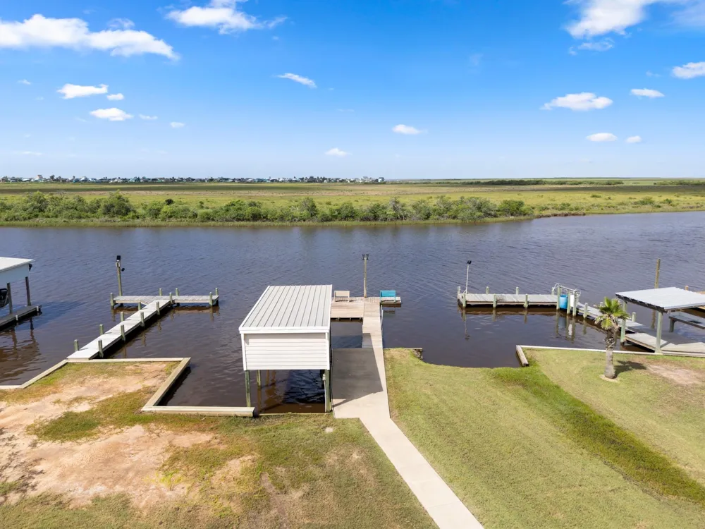 124 Seagull Sargent, TX 77414
