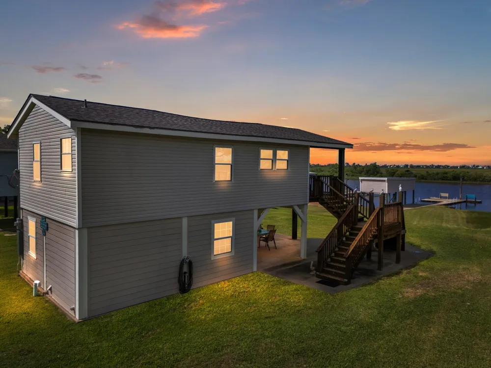 124 Seagull Sargent, TX 77414