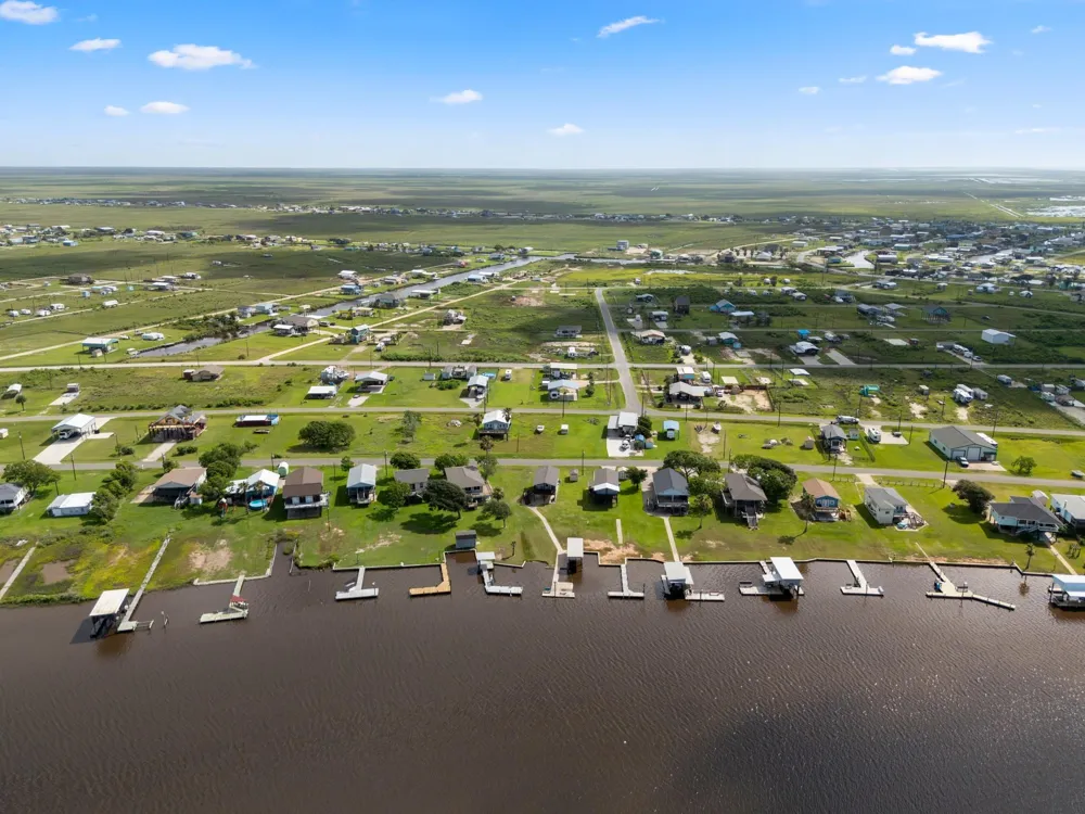 124 Seagull Sargent, TX 77414