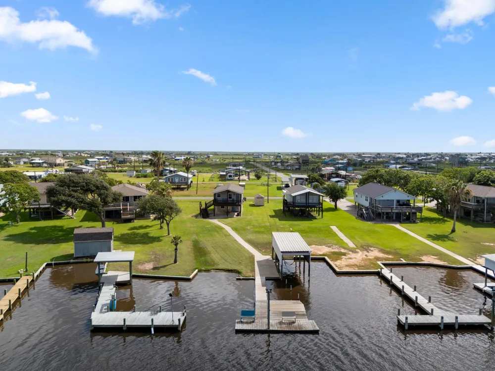124 Seagull Sargent, TX 77414