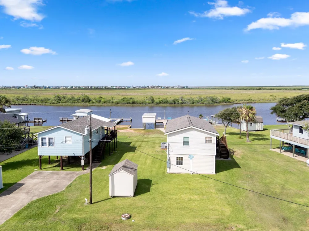 124 Seagull Sargent, TX 77414