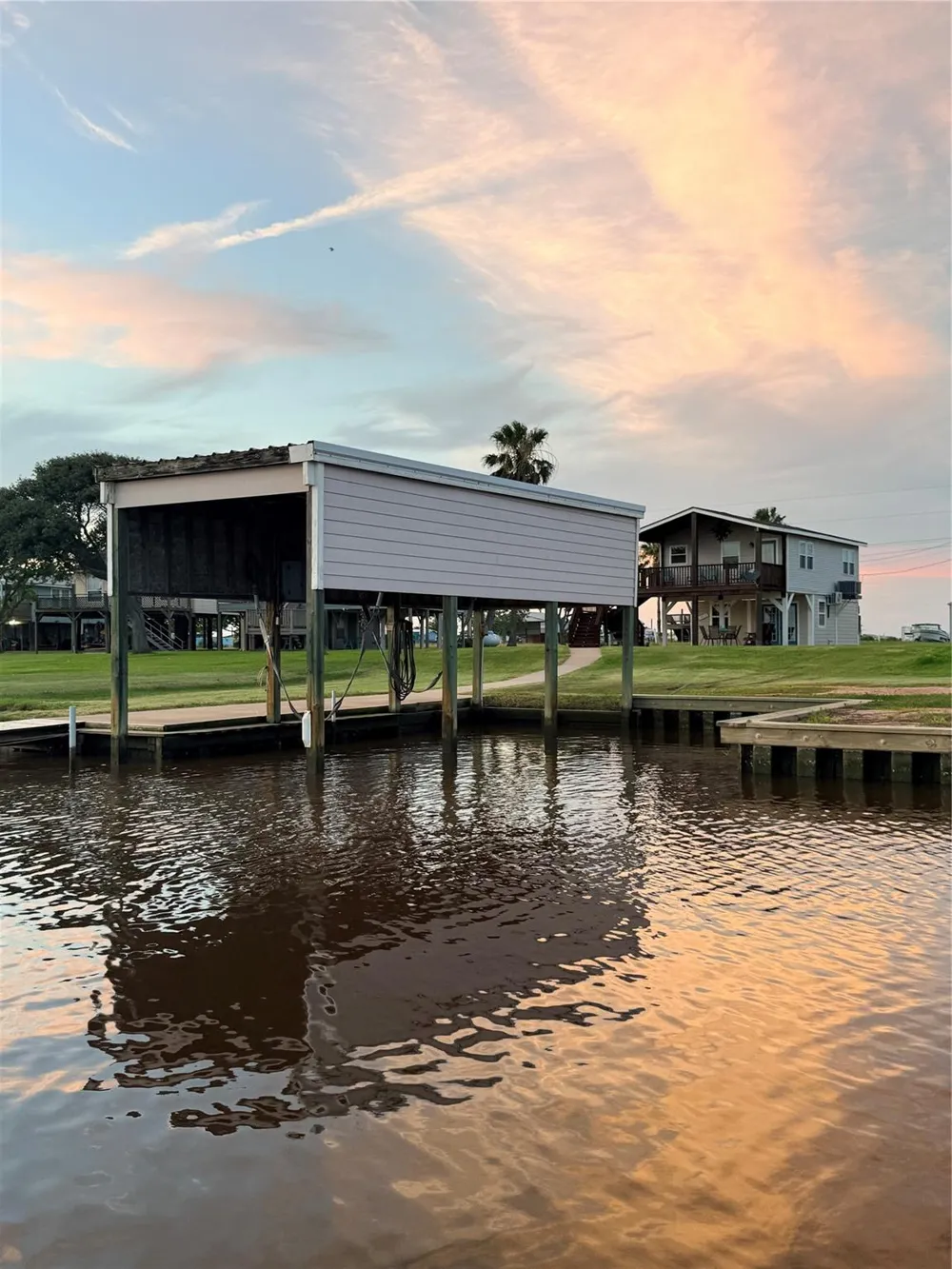 124 Seagull Sargent, TX 77414
