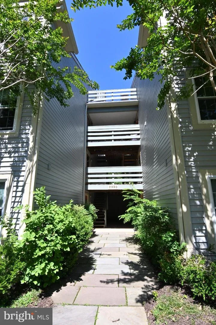 2220 SPRINGWOOD DRIVE #C Reston, VA 20191