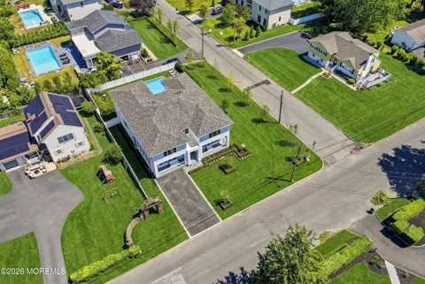 890 Red Oaks Drive